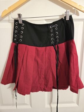 Hot Topic Black & Red Lace-Up Pinstripe Mini Skirt Size Small